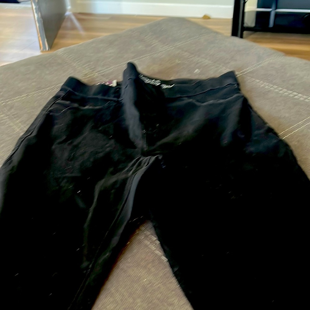 Fitted leg. Hi rise pull on jeans.